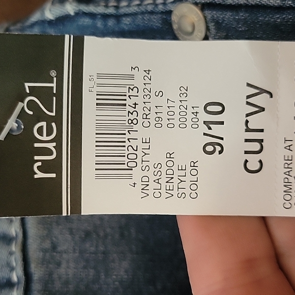 Rue 21 Curvy Distressed Shorts Size 9/10 - Picture 9 of 9